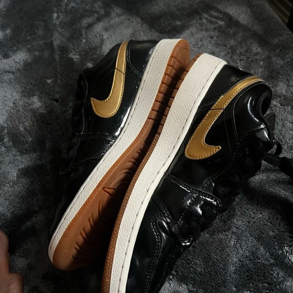 Air Jordan 1 Retro Low OG Metallic Gold Black Nike dunk yeezy